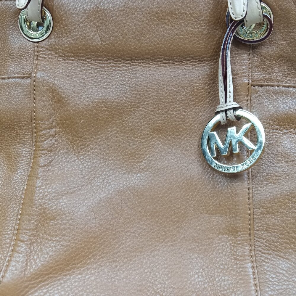 Michael Kors Jet Set Tan Tote Bag - Picture 2 of 14